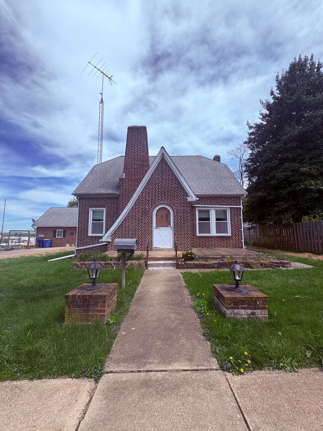 property at 511 S Yale St