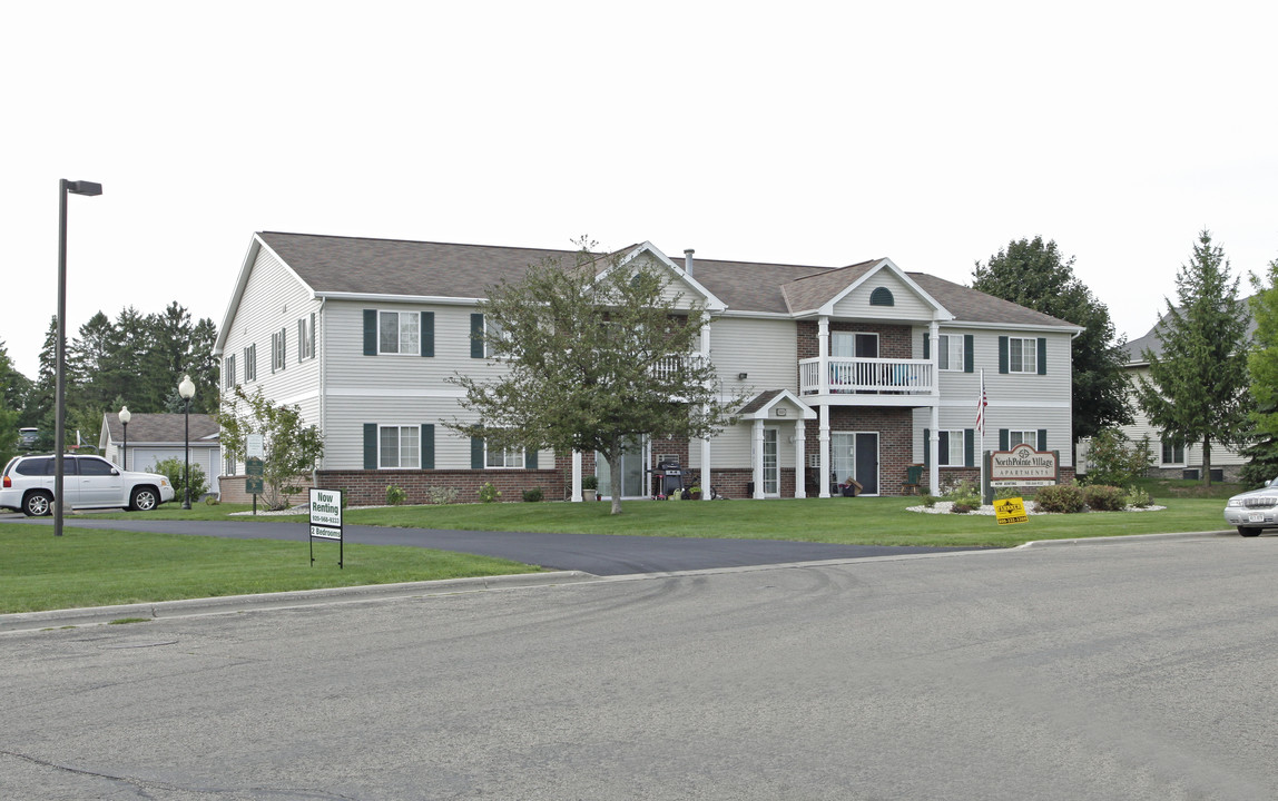 North Pointe Village in Fort Atkinson, WI - Foto de edificio