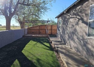 1424 W Kaywood St in Portales, NM - Building Photo - Building Photo