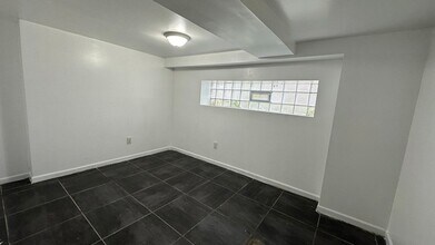 5830 N Artesian Ave, Unit G in Chicago, IL - Building Photo - Building Photo