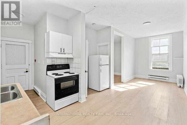 67 Ontario Ave in Hamilton, ON - Building Photo - Building Photo