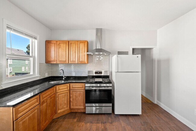 71 Richfield St, Unit 3 in Boston, MA - Foto de edificio - Building Photo