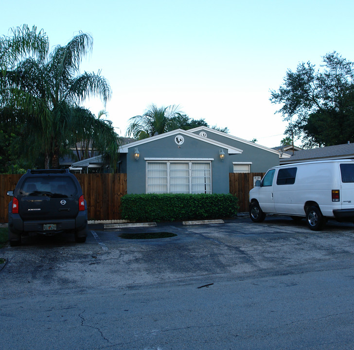 625 NE 10th Ave in Fort Lauderdale, FL - Building Photo