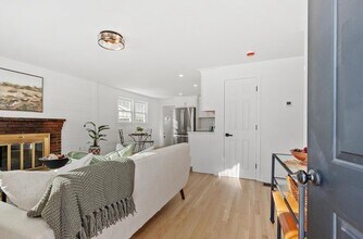 13 Centerville Dr in Salem, NH - Building Photo - Building Photo