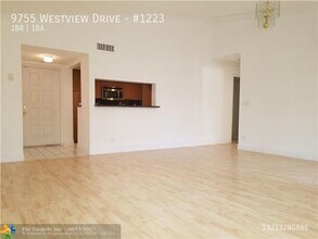 9755 Westview Dr in Coral Springs, FL - Building Photo - Building Photo