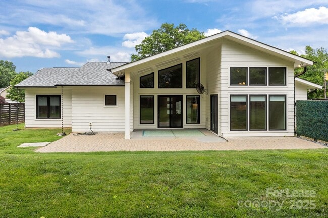 property at 1207 Lakedell Dr