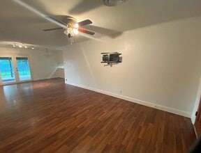 207 N 32nd St in Nederland, TX - Building Photo - Building Photo