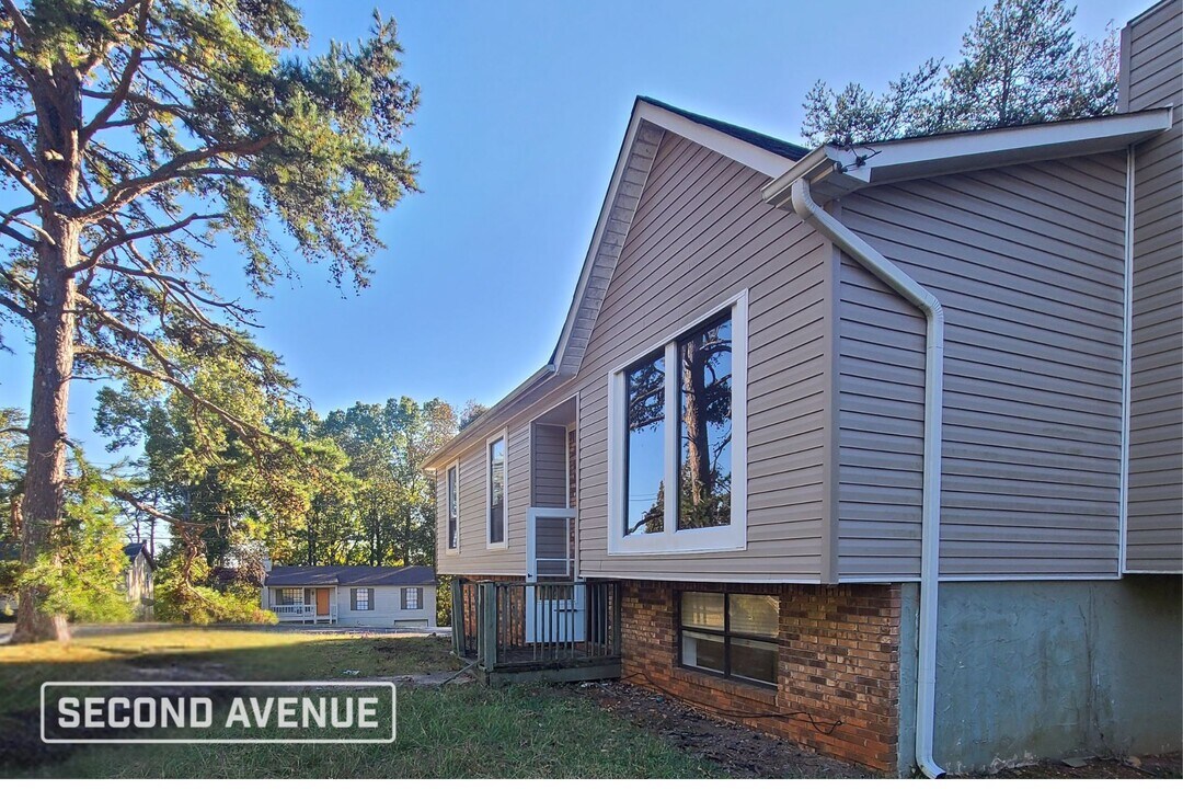 1100 Moonglow Cir in Birmingham, AL - Building Photo