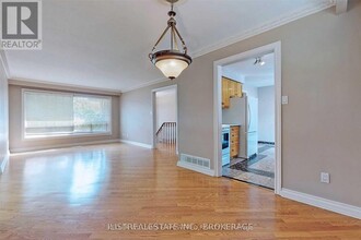 74 Creekwood Dr in Toronto, ON - Building Photo - Building Photo