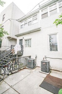 2331 N Park Ave photo'