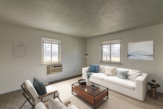 6317 Grovenburg Rd in Lansing, MI - Foto de edificio - Building Photo