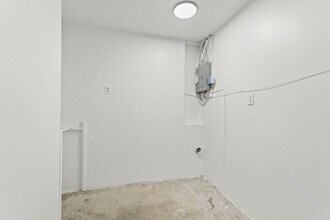 4142 Meadowdale Dr in Dayton, OH - Building Photo - Building Photo