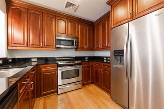 401 13th St NE in Washington, DC - Foto de edificio - Building Photo