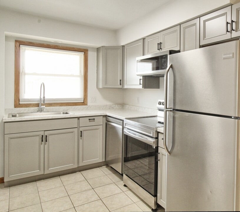 Laramie Apartment Homes in Rockford, IL - Building Photo