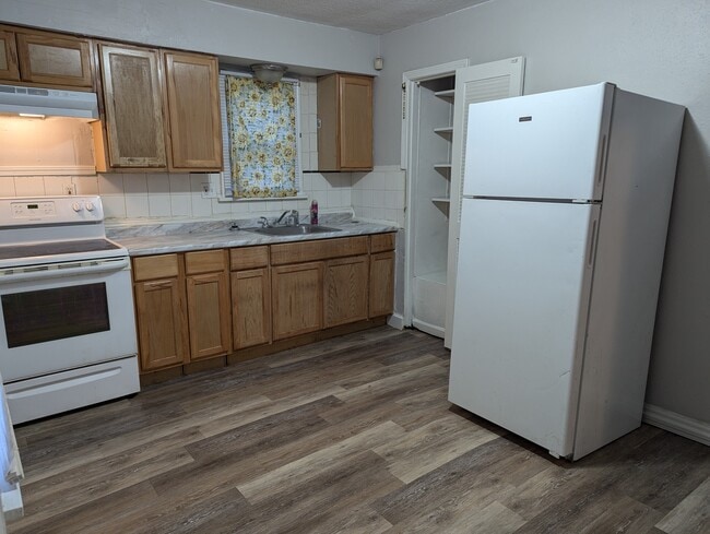 608 Abston St in Ferguson, MO - Building Photo - Building Photo