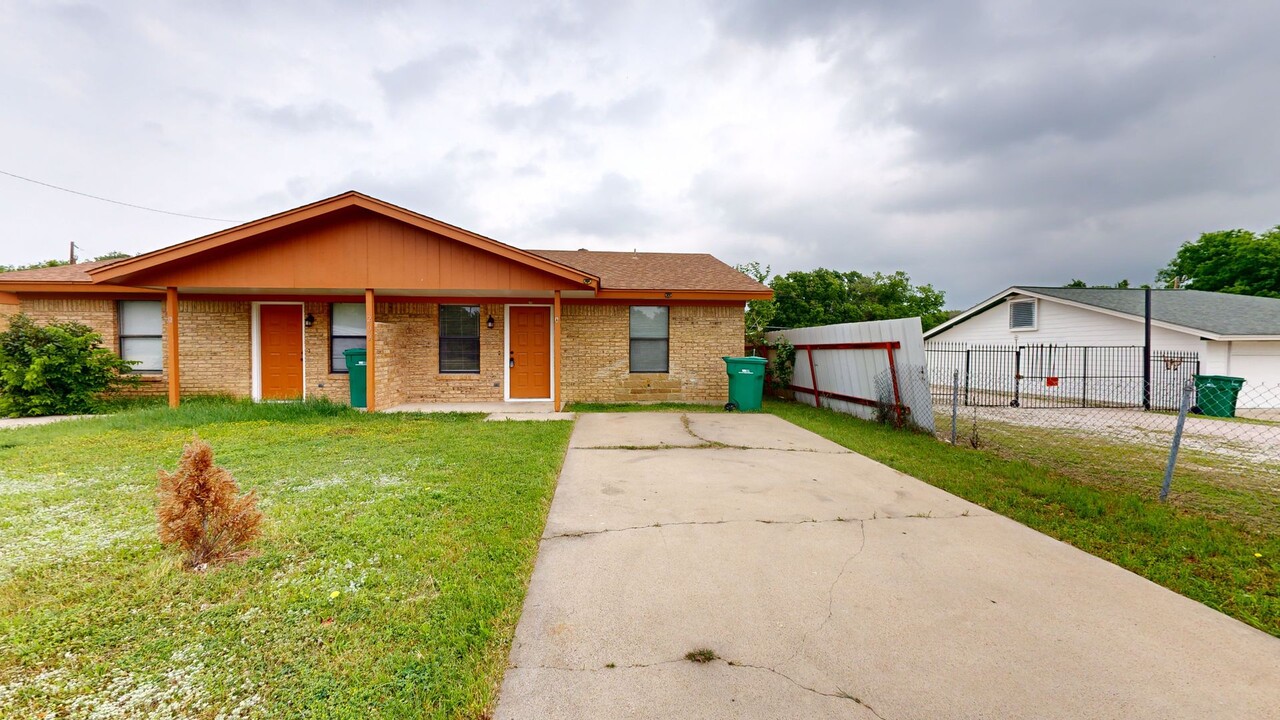 209 W Dove Ln in Harker Heights, TX - Building Photo