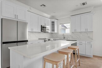 20 Secatoag Ave, Unit 2C in Port Washington, NY - Building Photo - Building Photo