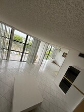 1000 Parkview Dr in Hallandale Beach, FL - Building Photo - Building Photo