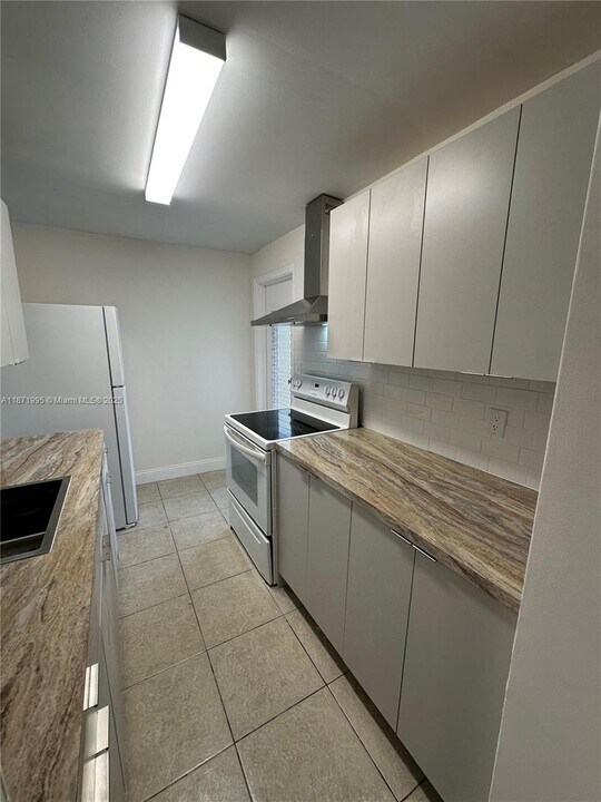 1715 N 16th Ave in Hollywood, FL - Building Photo