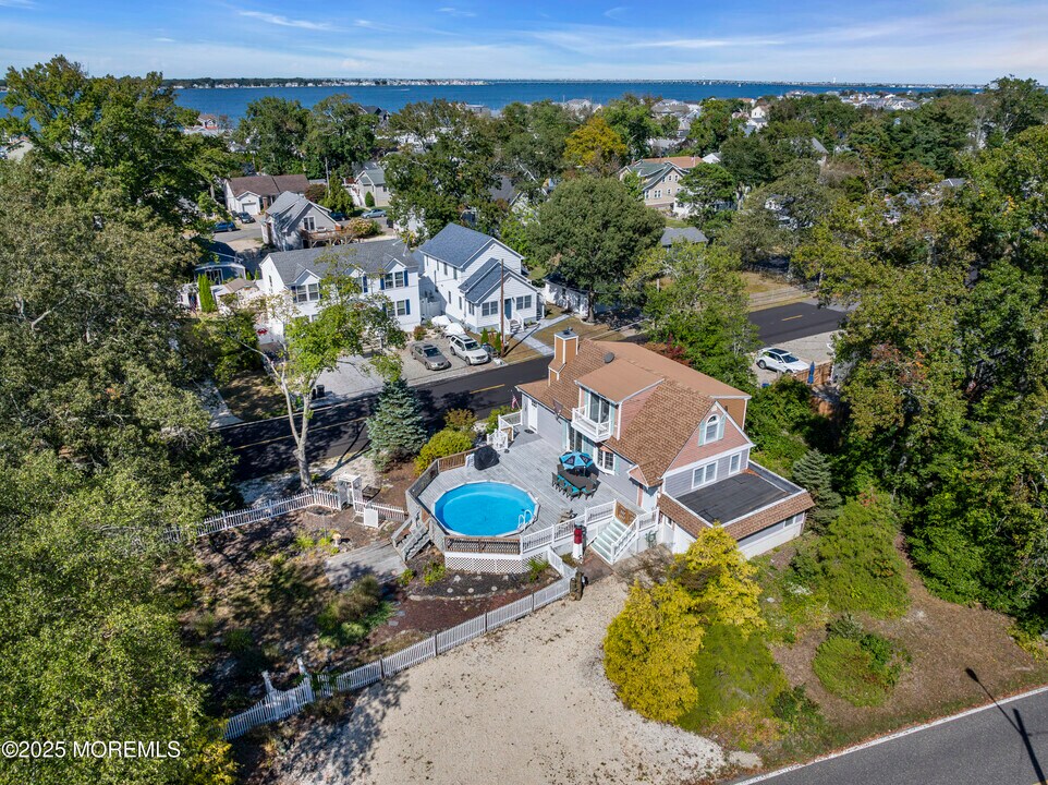 344 E Point Pleasant Ave in Ocean Gate, NJ - Building Photo