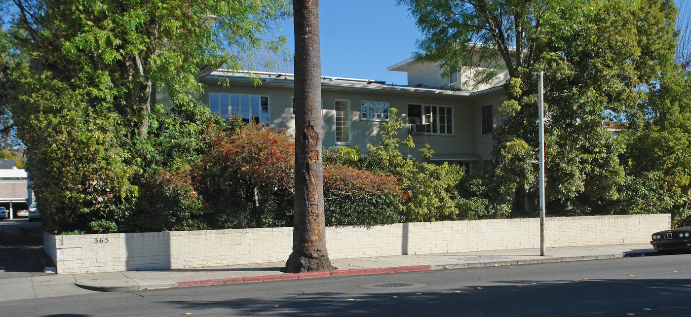 365 California Blvd in Pasadena, CA - Foto de edificio