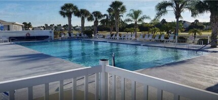 547 Lake Dr in Titusville, FL - Building Photo - Building Photo