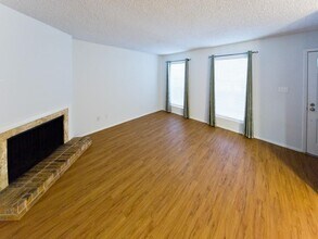 6534 E Hill Dr in Austin, TX - Building Photo - Building Photo