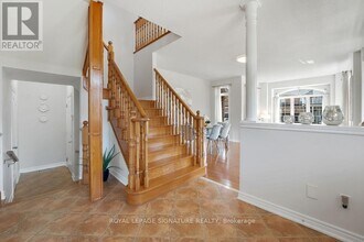 30 Oakrun St in Hamilton, ON - Building Photo - Building Photo