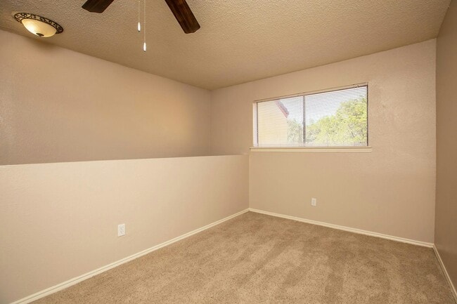 400 W St Elmo Rd in Austin, TX - Building Photo - Building Photo