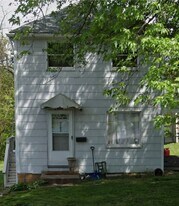 753 East Dr in Clairton, PA - Building Photo