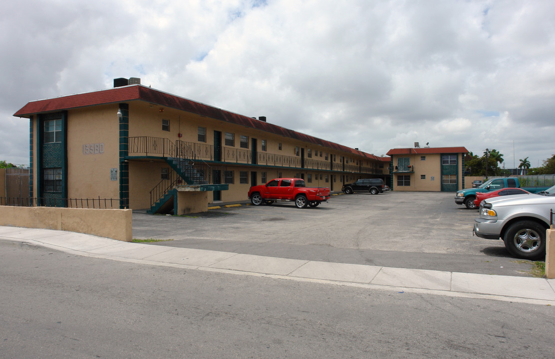 13380 Port Said Rd in Opa Locka, FL - Foto de edificio