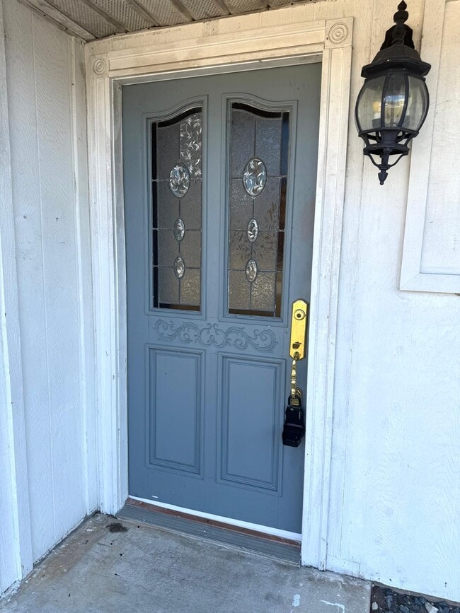 107 NW Curtis St in Port St. Lucie, FL - Foto de edificio - Building Photo