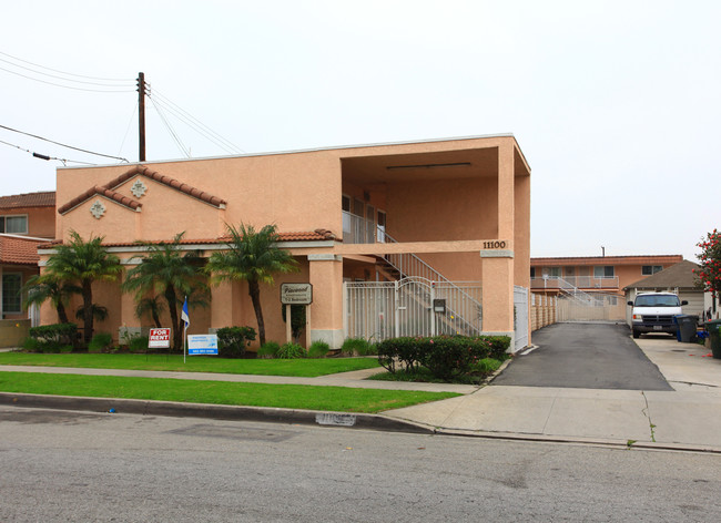 Pine Crest Apartments in Downey, CA - Building Photo - Building Photo