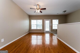 320 Brookview Dr in Riverdale, GA - Building Photo - Building Photo