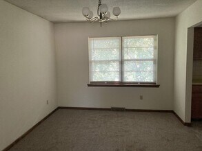 1616 Garden Dr, Unit A in Columbia, MO - Foto de edificio - Building Photo