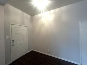 1923 Pin Oak Ln in Dallas, TX - Building Photo - Building Photo