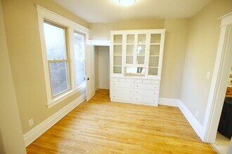 126 1st St, Unit #4 in Baraboo, WI - Foto de edificio - Building Photo