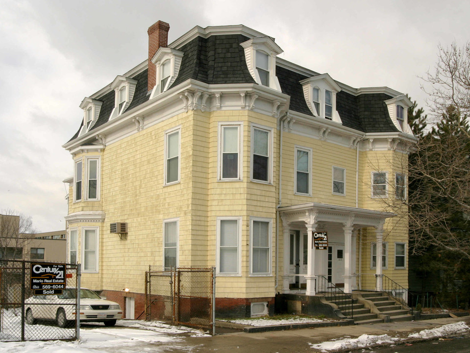 414 Meridian St in East Boston, MA - Foto de edificio