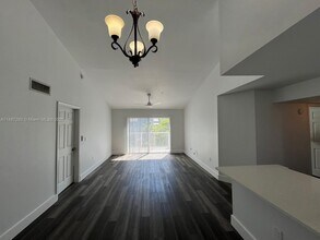 655 SW 111th Way in Pembroke Pines, FL - Building Photo - Building Photo