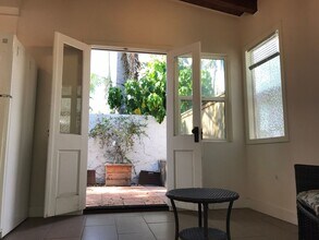 2426 Landis St in San Diego, CA - Foto de edificio - Building Photo
