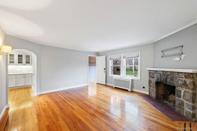 90 Beverly Ave in Floral Park, NY - Building Photo - Building Photo