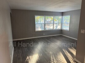 5117 E The Toledo in Long Beach, CA - Building Photo