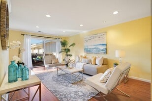 255 S Rengstorff Ave in Mountain View, CA - Building Photo