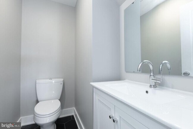 711 N 16th St in Philadelphia, PA - Building Photo - Building Photo