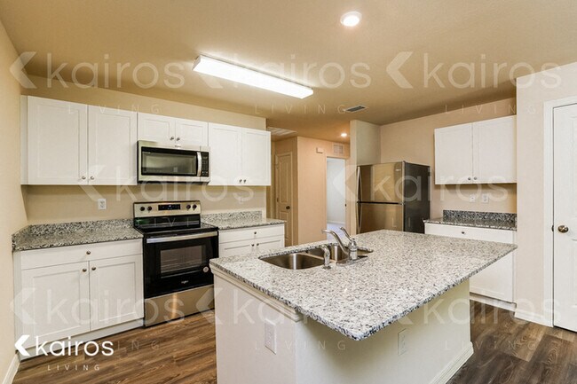 9131 Aegean Cir in Lehigh Acres, FL - Building Photo - Building Photo