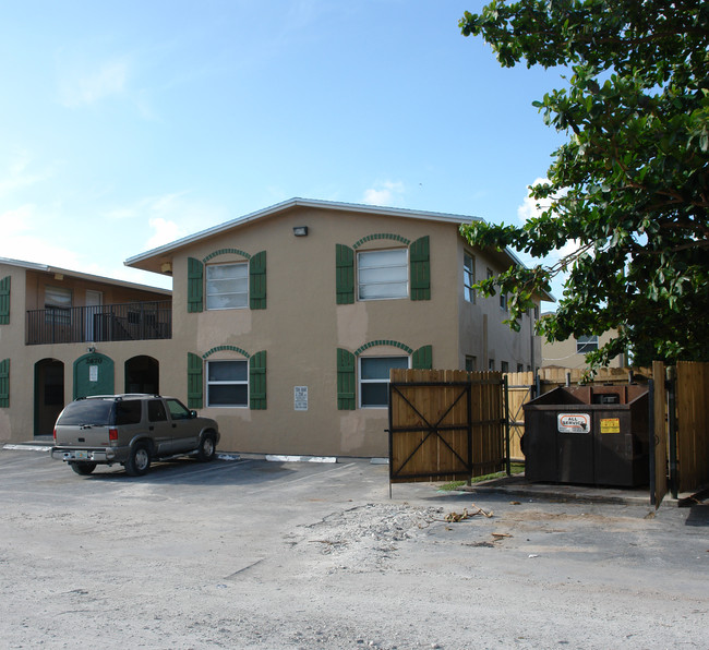 2670 SW 8th St in Fort Lauderdale, FL - Building Photo - Building Photo