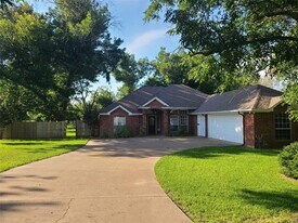 9020 Monticello Dr in Granbury, TX - Building Photo