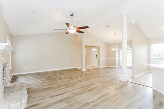 1554 Mountain Lake Dr W in Jacksonville, FL - Building Photo - Building Photo