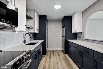 1500 Locust St in Philadelphia, PA - Building Photo - Building Photo