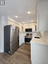 2084 Hunt Crescent in Burlington, ON - Building Photo - Building Photo